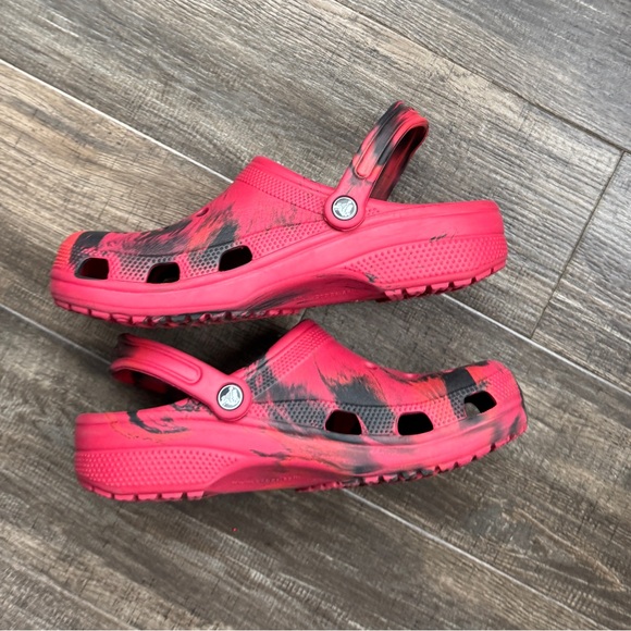 Crocs, tie-dye, red black 9 - Picture 2 of 5